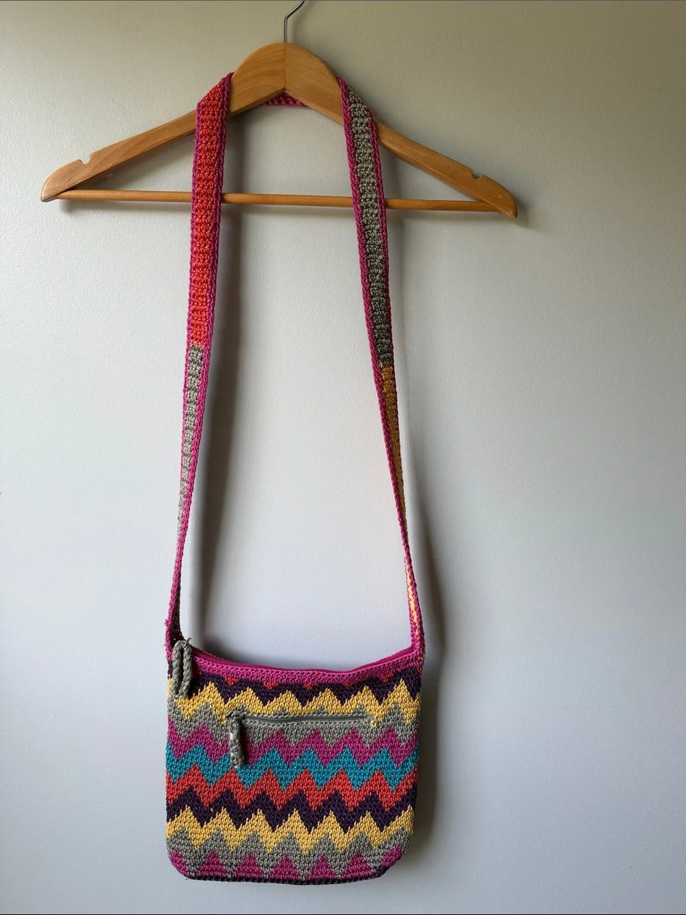 THE SAK ORIGINALS FUN MULTI-COLORED CROCHETED CHEVRON HOBO/BOHO SHOULDER BAG - Picture 2 of 7